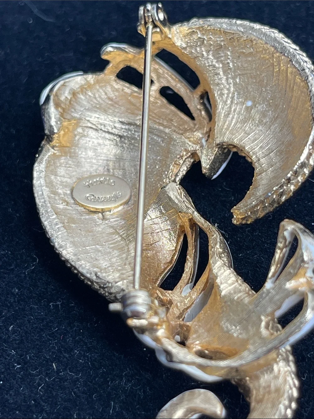 RARE Hattie Carnegie Abstract Goldtone + White Enameled Accent Brooch